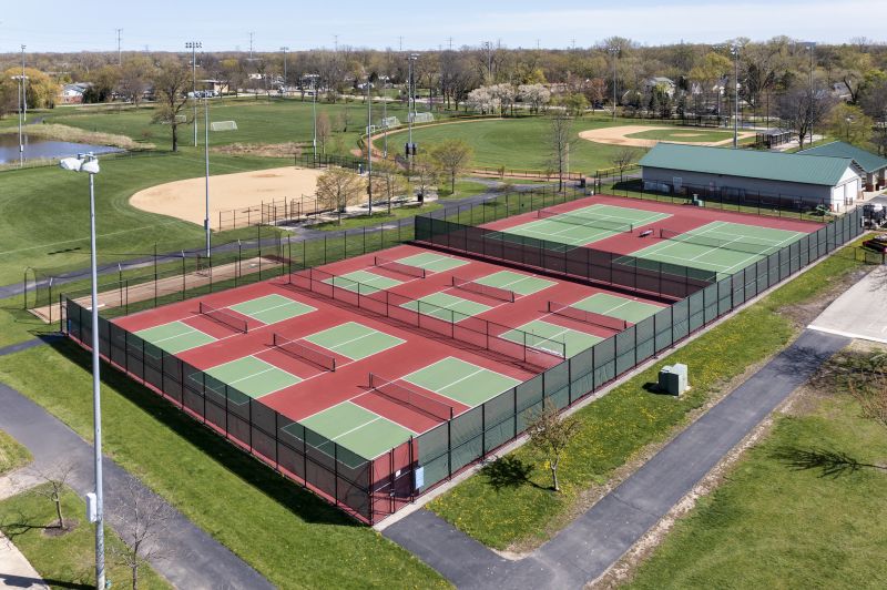 Who Does Tennis Court Repairs